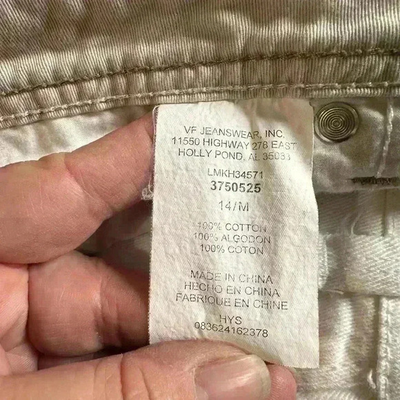 Lee Women's Lower On The Waist Shorts Beige Size 14 Medium. Pockets. 4.5” Inseam - Picture 5 of 7